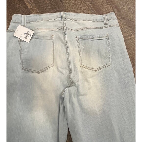 Forever 21+ Denim Distressed Capris size 18 - Picture 5 of 6